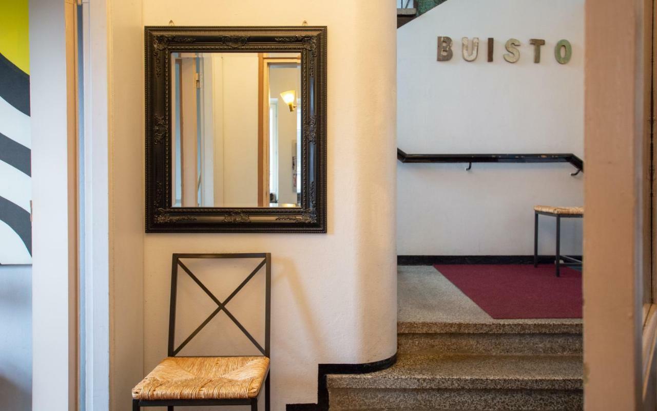 Hostel Buisto ポリ エクステリア 写真